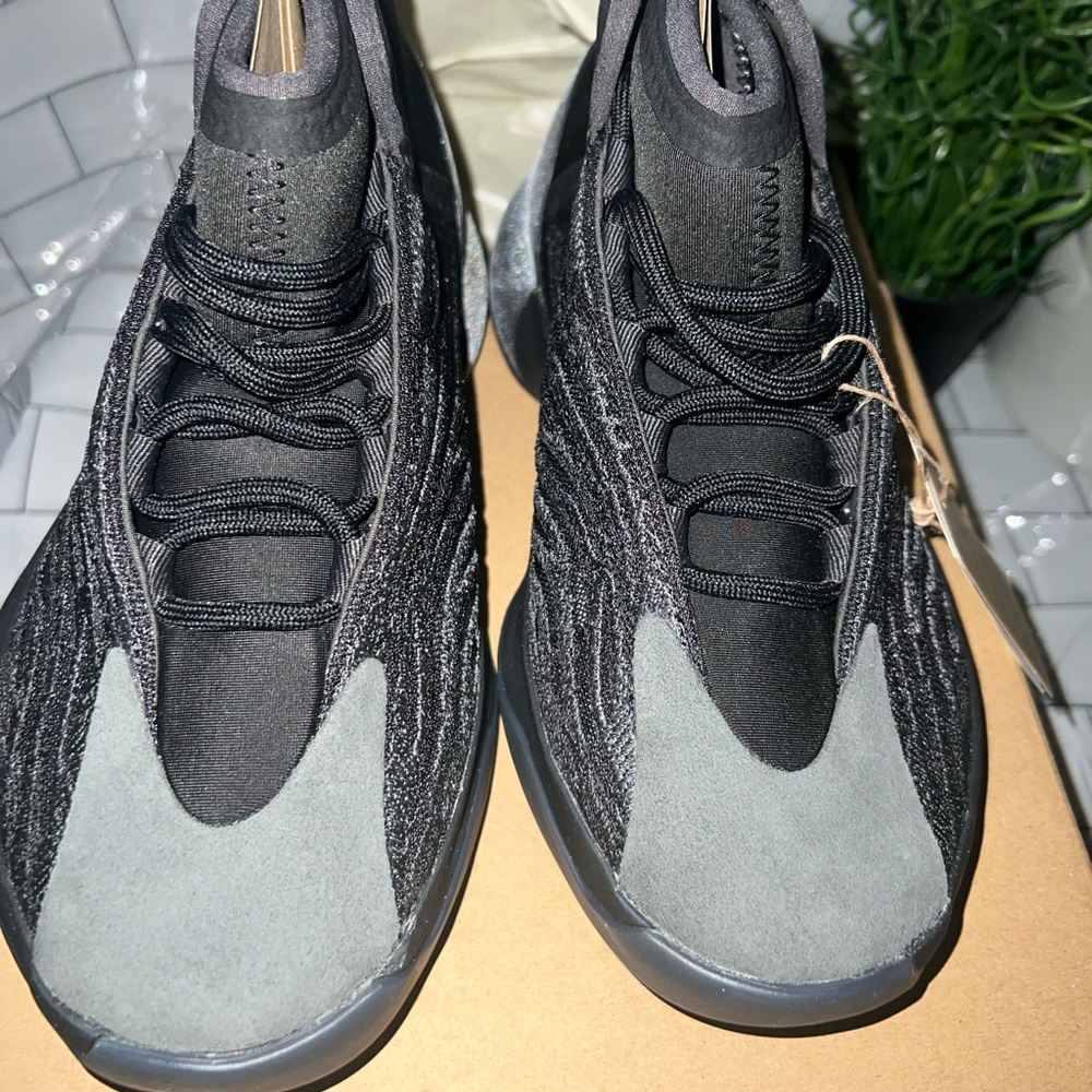 New YEEZYS QUANTUM SIZE 6
